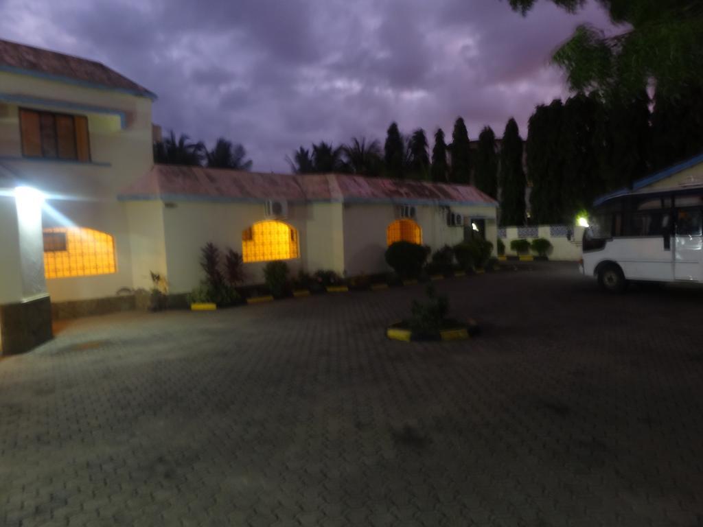 Glory Holiday Resort Mombasa Extérieur photo